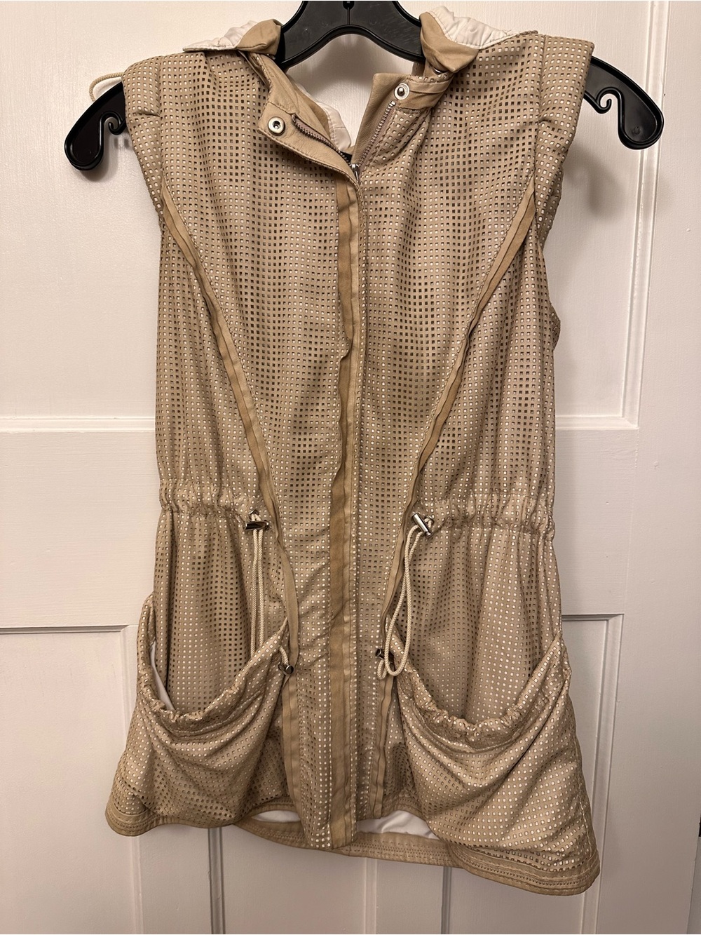 ⭐️ Elie Tahari XS Beige Perforated Faux Leather Hooded Vest
